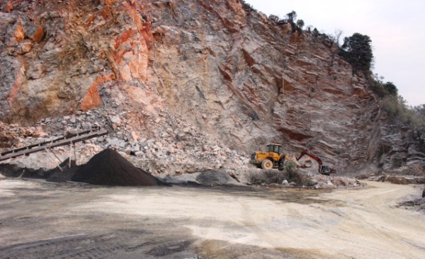 mỏ đá tự nhiên